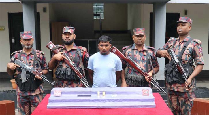 যুবকের কোমরে লুকানো ছিল ৬১ লাখ টাকার সোনার বার 